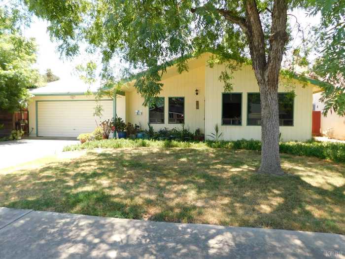 photo 1: 503 Neville Street, Hanford CA 93230