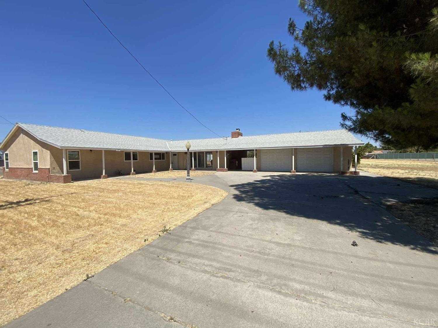 photo 1: 1511 Beulah st Street, Hanford CA 93230