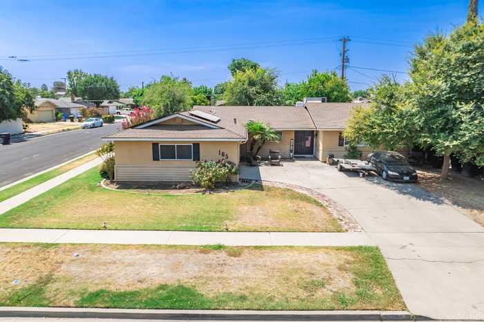 photo 2: 165 W Magnolia Avenue, Hanford CA 93230