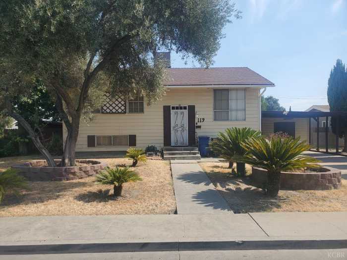 photo 2: 119 W Hazelwood Place, Lemoore CA 93245