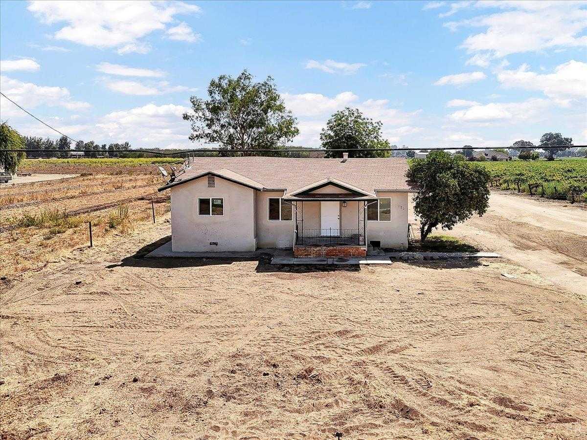 photo 1: 7371 20 1/2 Avenue, Lemoore CA 93245