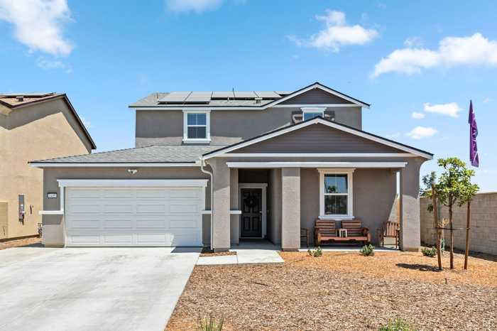 photo 1: 1455 S Horizon Circle, Hanford CA 93230