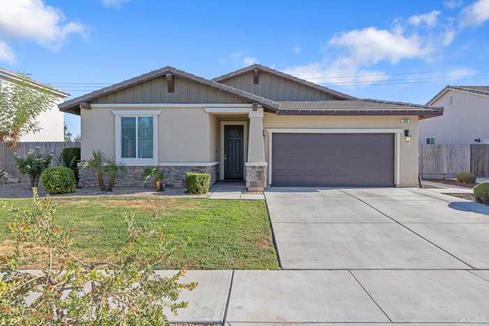 photo 1: 499 Ivory Street, Lemoore CA 93245