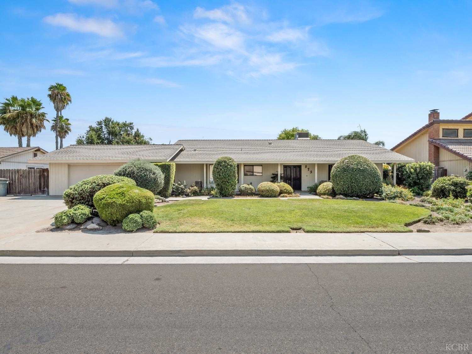 photo 1: 575 E Burlwood Lane, Lemoore CA 93245