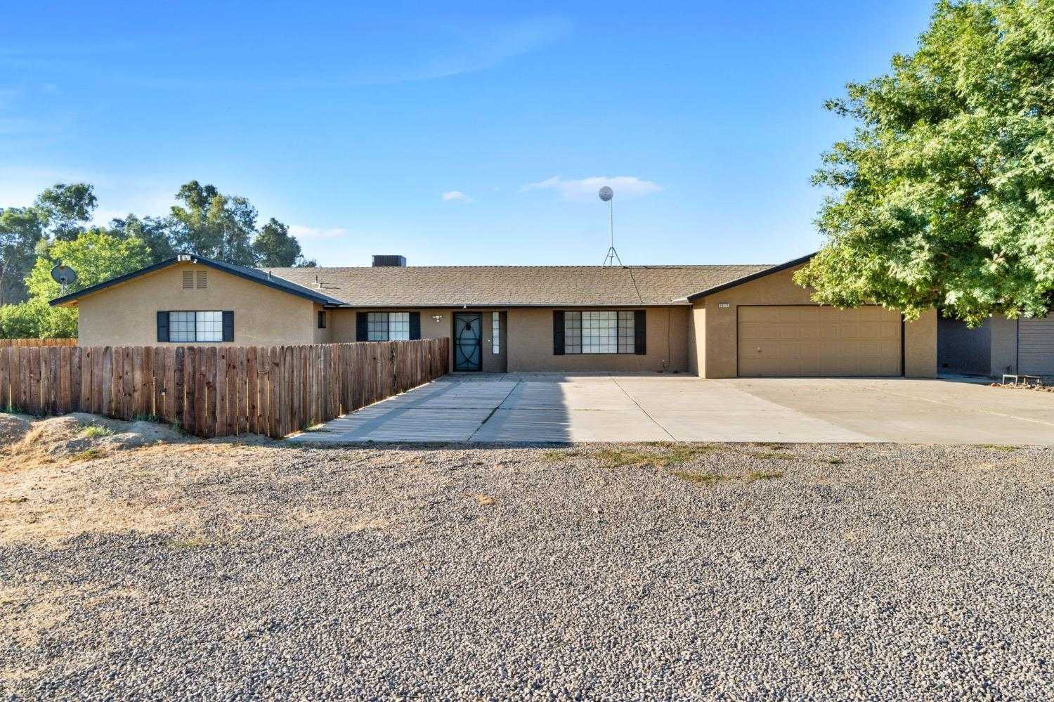 photo 1: 20275 Fremont Avenue, Lemoore CA 93245