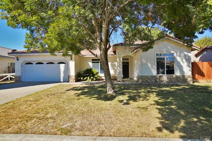 photo 1: 1133 Cousins Court, Lemoore CA 93245