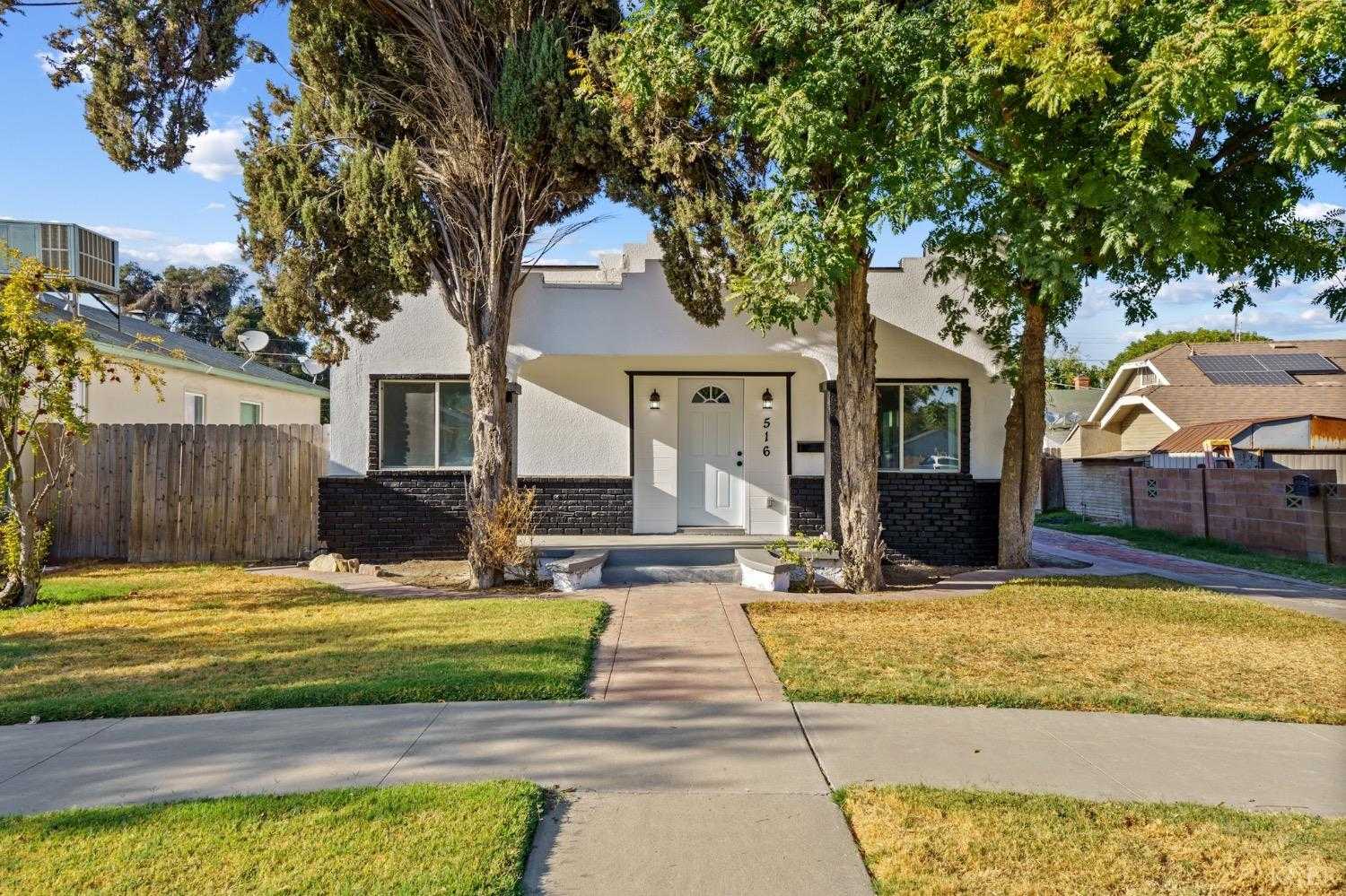 photo 1: 516 C Street, Lemoore CA 93245