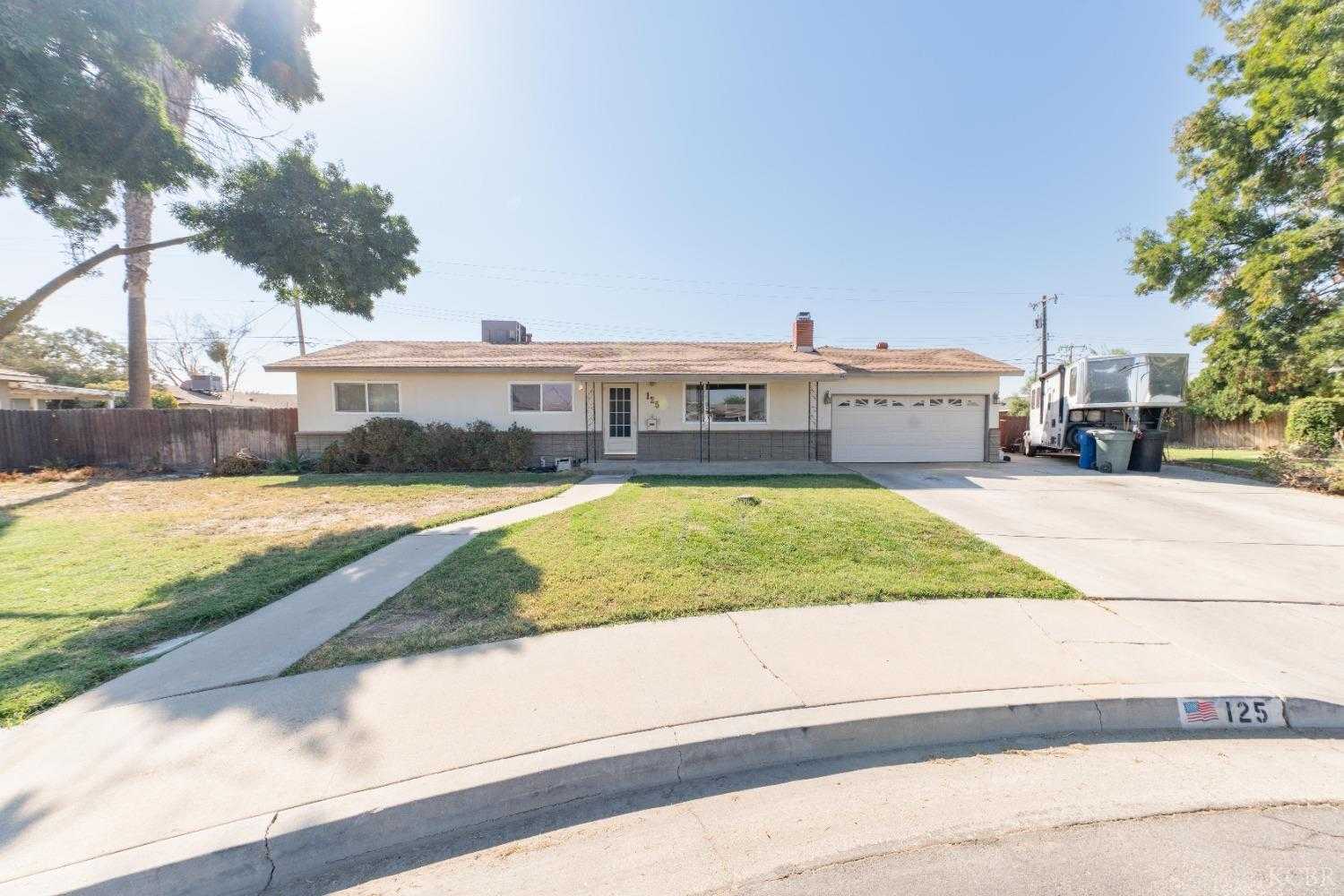 photo 1: 125 E Deodar Lane, Lemoore CA 93245