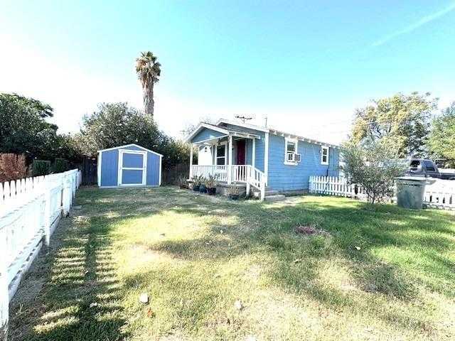 photo 1: 322 F Street, Lemoore CA 93245