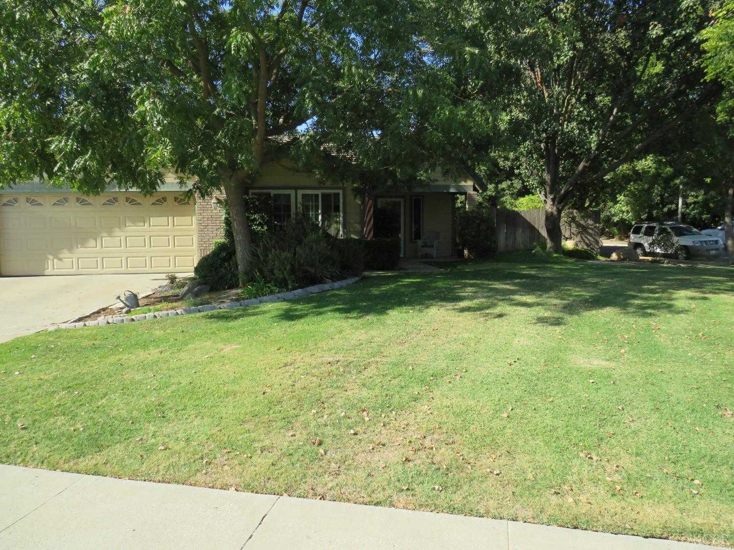 photo 1: 805 Eton Avenue, Lemoore CA 93245