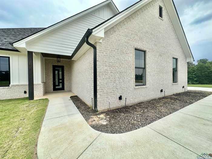 photo 2: 349 Brooks Dr, Gladewater TX 75647