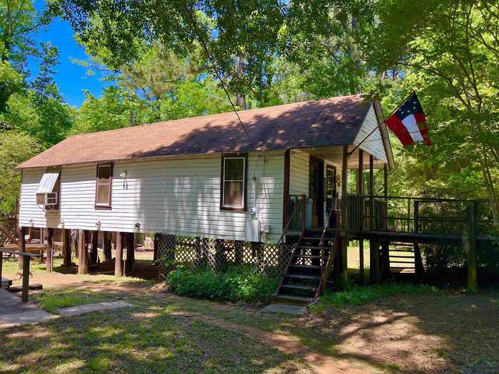 photo 1: 200 W Bayou, Jefferson TX 75657