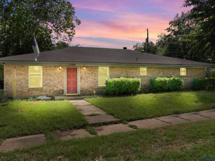 photo 2: 102 E Fannin St., Daingerfield TX 75638