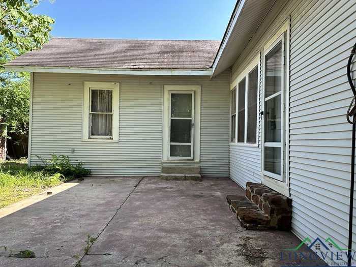 photo 2: 504 N Main St, Linden TX 75563