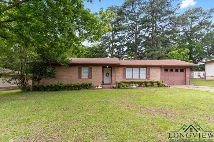 photo 1: 211 Mountain View Drive, Daingerfield TX 75638