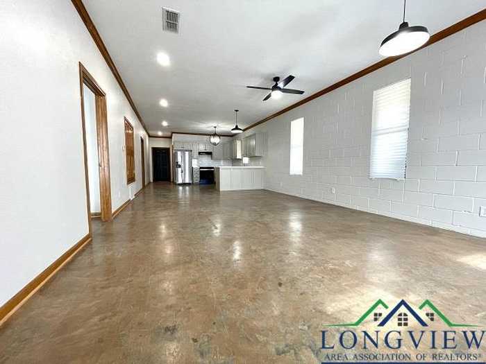 photo 2: 1112 Longview Dr, Henderson TX 75652