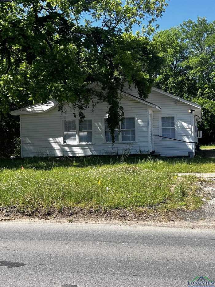 photo 1: 209 Broadway, Jefferson TX 75657