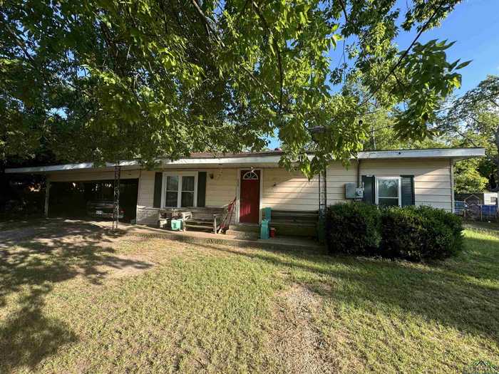 photo 1: 609 W GAY, Gladewater TX 75647