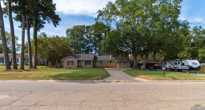 photo 2: 400 W Wellington, Carthage TX 75633