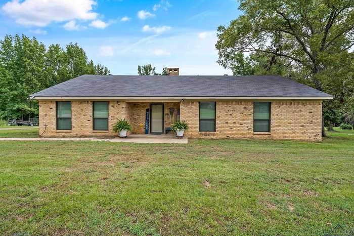 photo 2: 201 Meadowood Rd, Henderson TX 75654