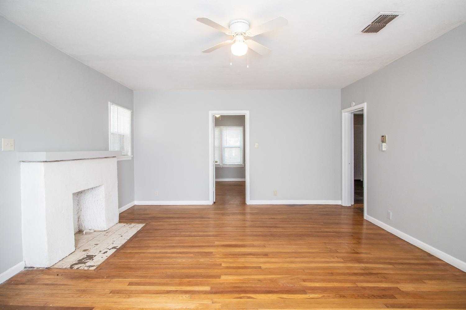 photo 3: 25th Street, Lubbock TX 79411