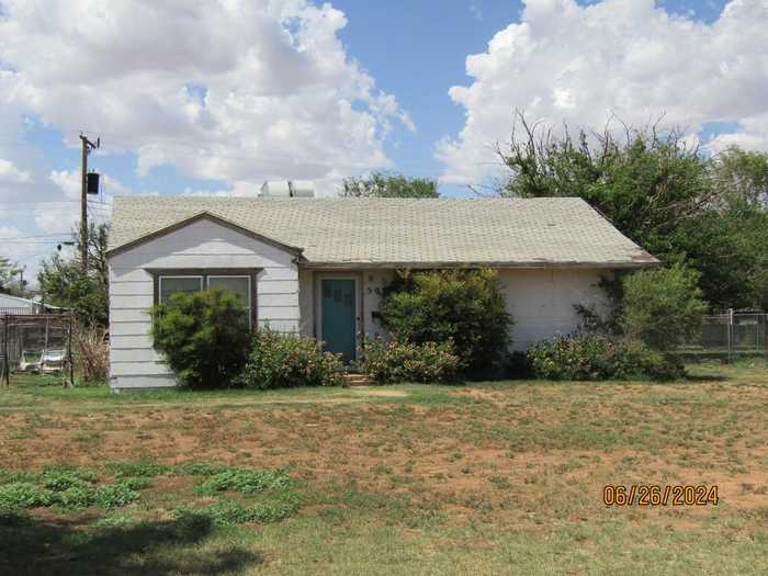 photo 1: 505 Cactus Drive, Levelland TX 79336