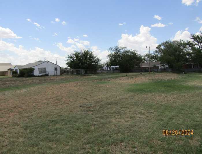 photo 1: 505 Cactus Drive, Levelland TX 79336