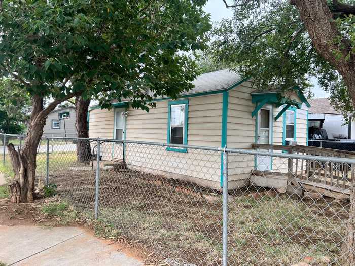 photo 2: 32nd Street, Lubbock TX 79411