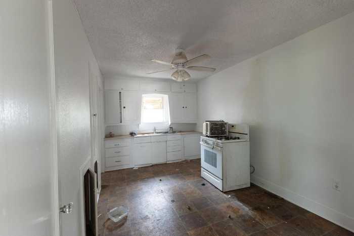 photo 12: 17th Street, Lubbock TX 79401