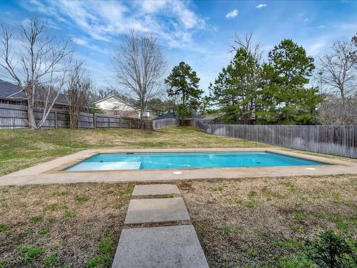 photo 1: 107 Hawthorne Court, Lufkin TX 75904