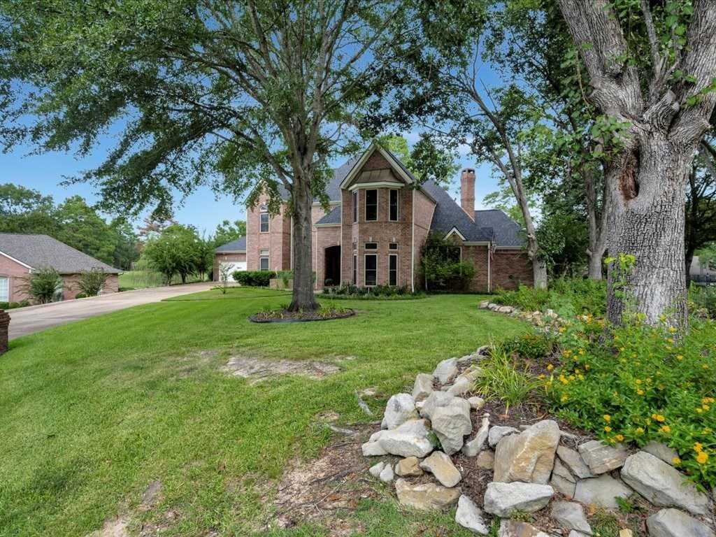 photo 2: 4 Baltusrol Court, Lufkin TX 75901