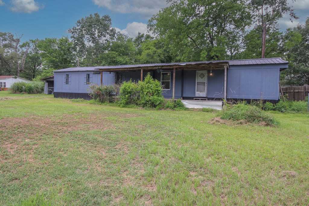 photo 2: 802 Tower Lane, Lufkin TX 75901