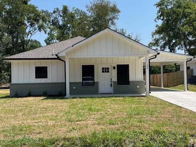 photo 1: 104 N Garvan Street, Lufkin TX 75901