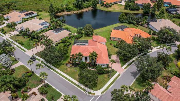 photo 2: 7819 ROSEHALL COVE, LAKEWOOD RANCH FL 34202