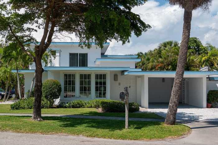 photo 1: 91 AVENIDA VENECCIA, SARASOTA FL 34242