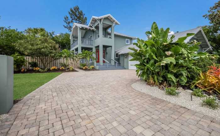 photo 2: 501 RECLINATA DRIVE, LONGBOAT KEY FL 34228