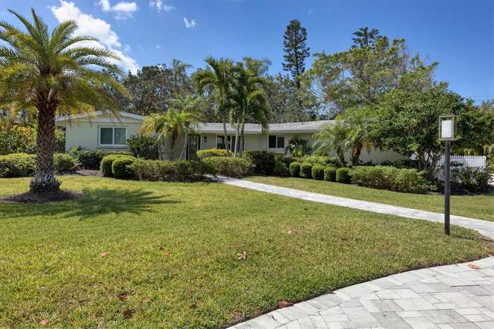 photo 2: 600 BUTTONWOOD DRIVE, LONGBOAT KEY FL 34228