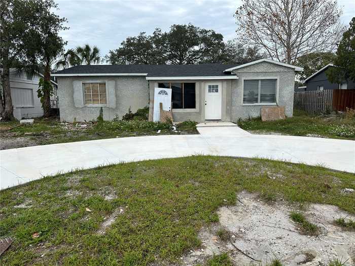 photo 2: 811 40TH AVENUE NE, SAINT PETERSBURG FL 33703