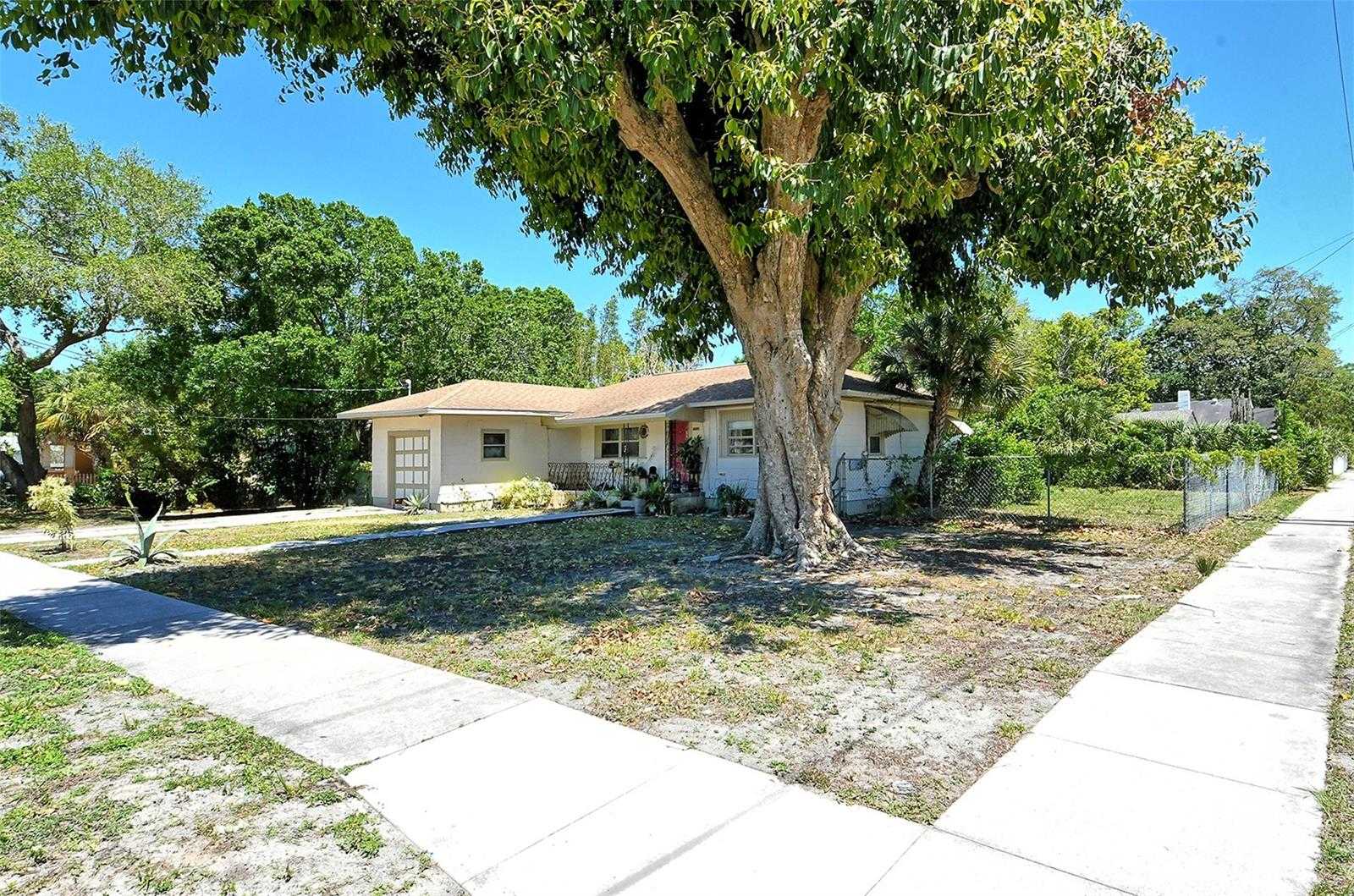 photo 3: 1504 COCOANUT AVENUE, SARASOTA FL 34236