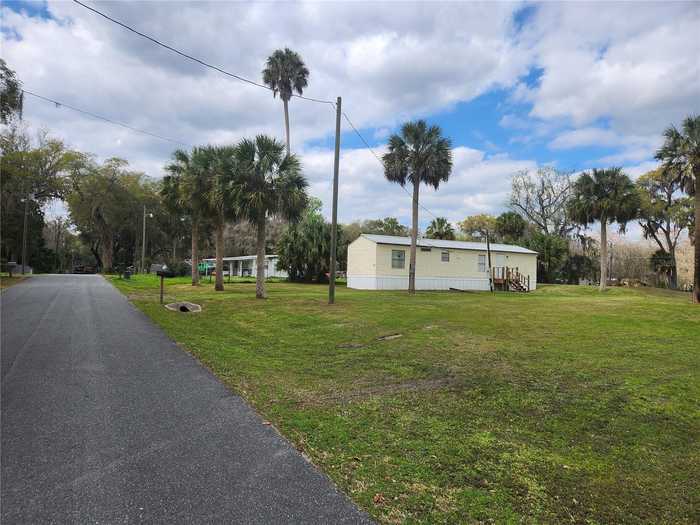 photo 2: 2122 CR 426, LAKE PANASOFFKEE FL 33538