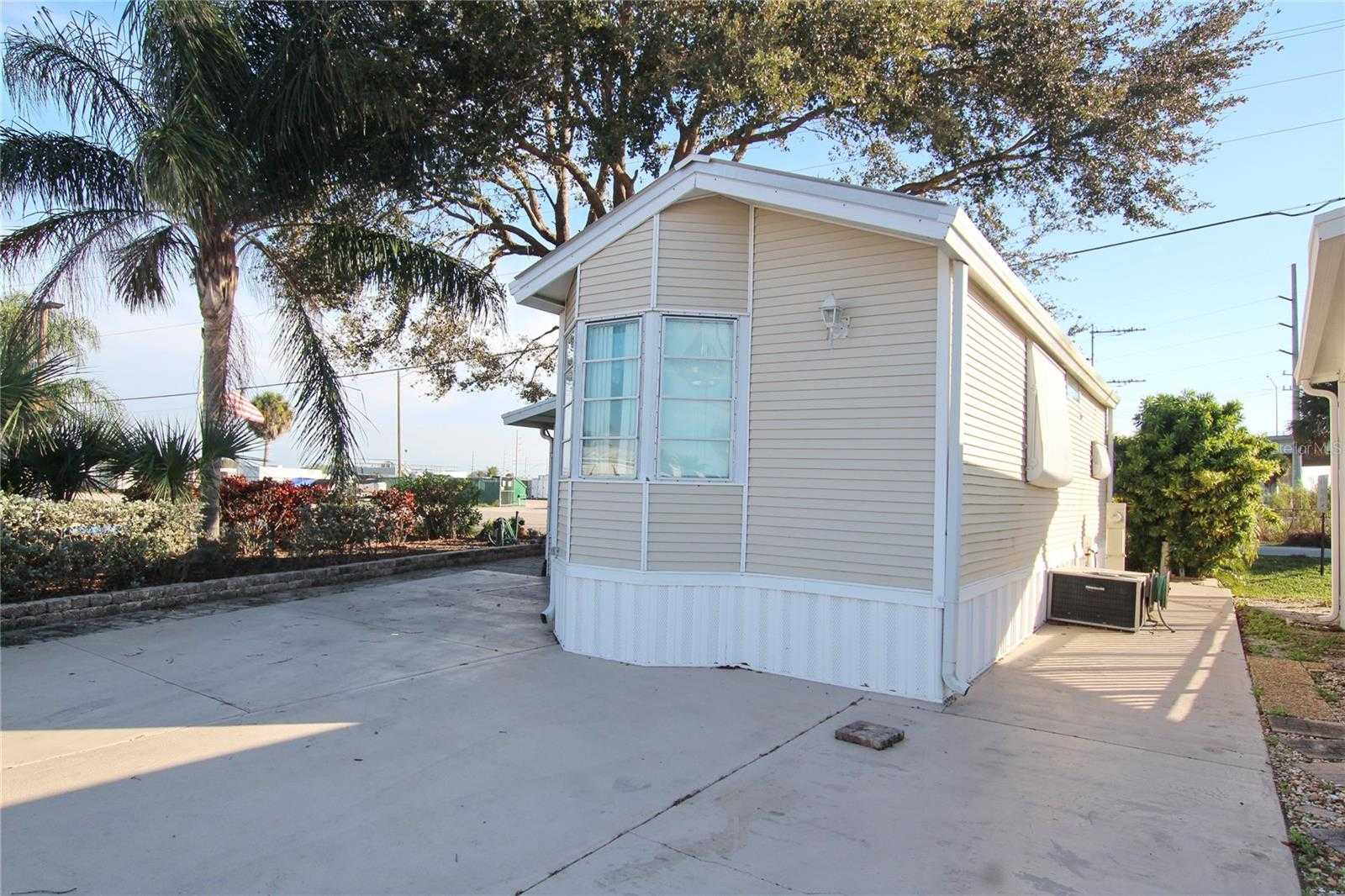 photo 2: 1159 DANIELS ROAD SE Unit 1, MOORE HAVEN FL 33471