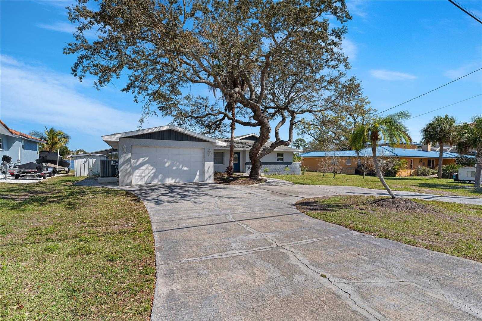 photo 3: 828 BAYSHORE DRIVE, TARPON SPRINGS FL 34689