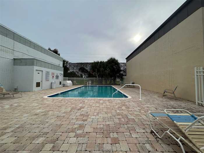 photo 11: 621 N KEENE ROAD Unit T-19, CLEARWATER FL 33755