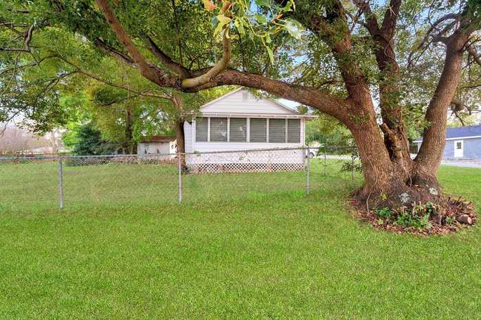 photo 2: 4031 PALMETTO AVENUE SE, HIGHLAND CITY FL 33846