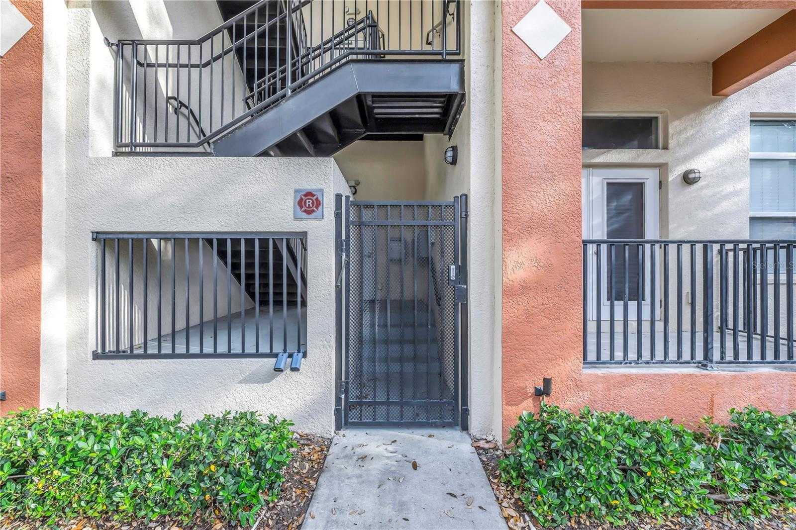 photo 3: 535 4TH AVENUE S Unit 1, ST PETERSBURG FL 33701