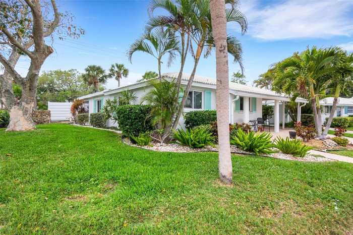 photo 2: 509 SPANISH DRIVE N, LONGBOAT KEY FL 34228