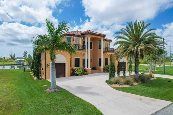 photo 2: 15364 ACORN CIRCLE, PORT CHARLOTTE FL 33981