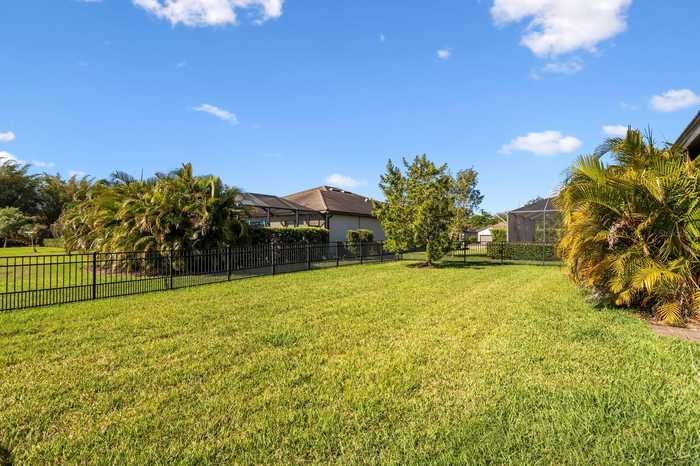 photo 2: 11412 AUTUMN LEAF WAY, BRADENTON FL 34212