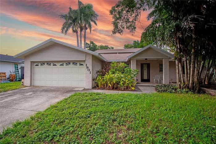 photo 2: 1901 OHIO AVENUE NE, ST PETERSBURG FL 33703