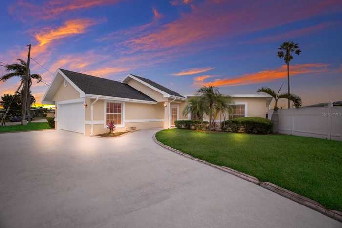 photo 2: 575 115TH AVENUE, TREASURE ISLAND FL 33706